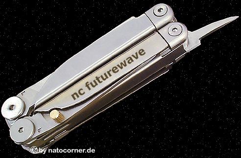 locht alles und jedes...