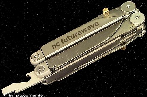 die vornehme Art , sich mit Flaschen auseinanderzusetzten...